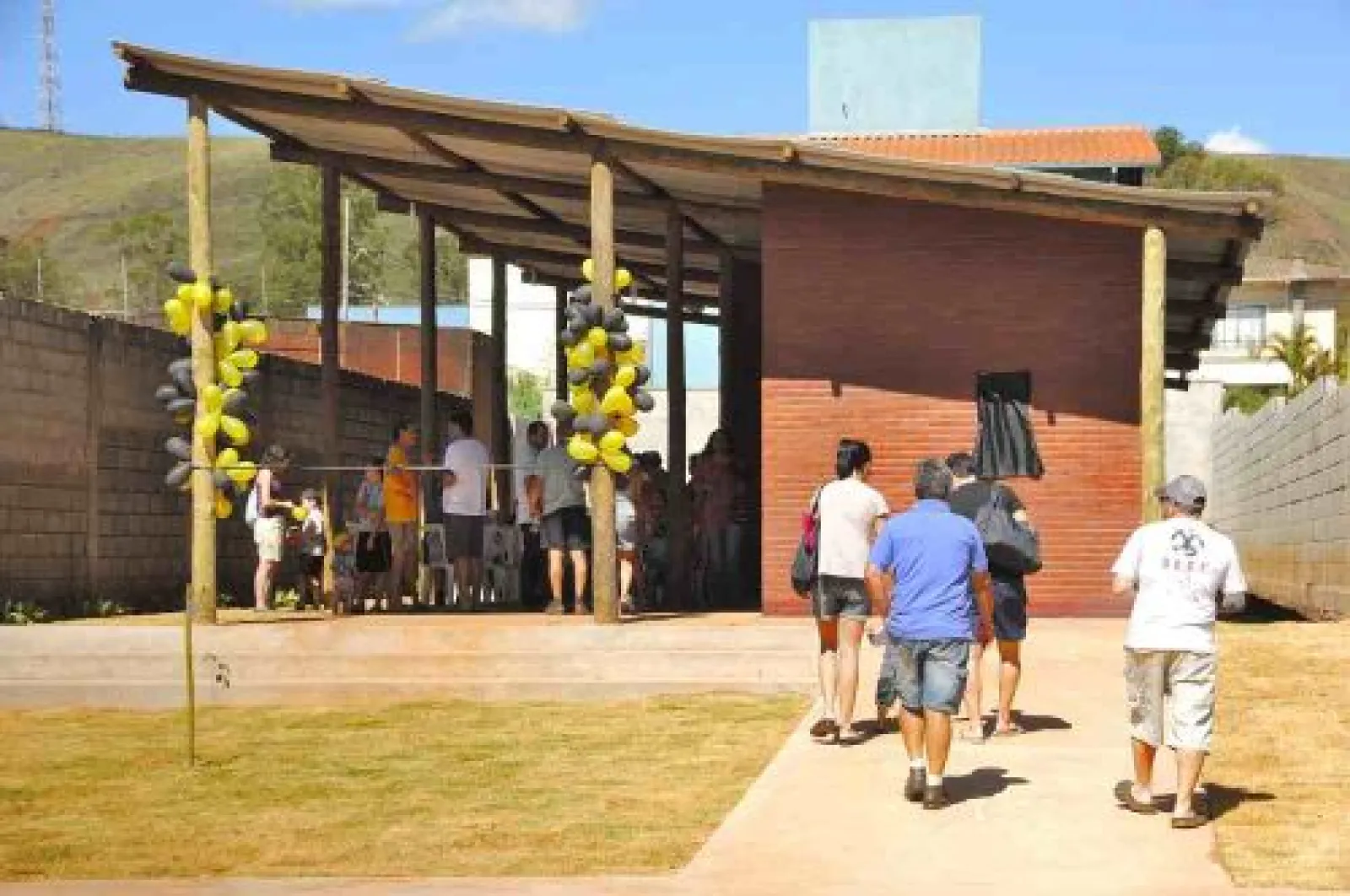 Moradores reunidos em evento comunitário no Vale do Sol — acervo do portal 2010–2017